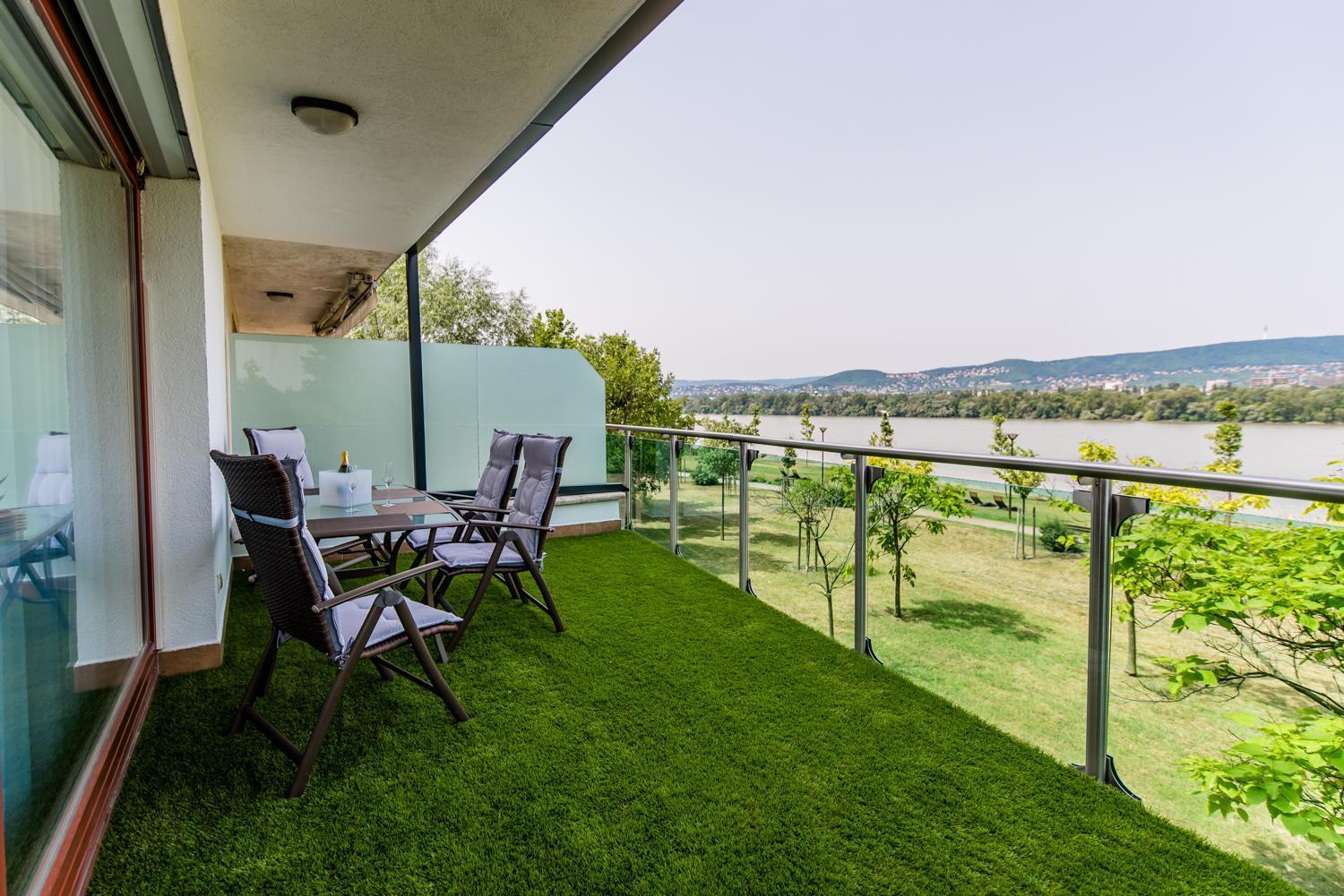 Duna Terrace *
